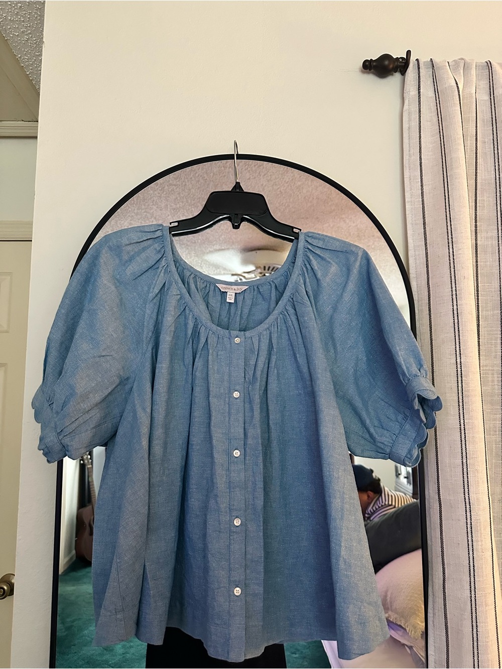 crown & ivy Chambray Blue Button-Front Puff Sleeve Top